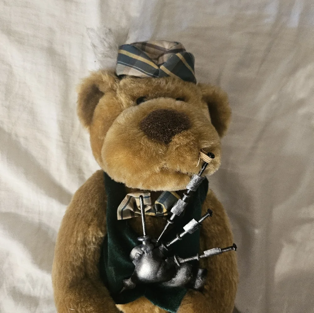 Tender Hearted Collectibles Plush Bear Irish‎ Bagpipes Windup Musical